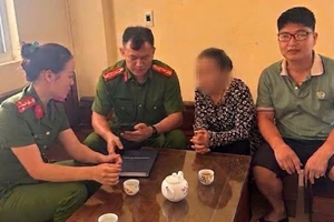 Tài xế taxi chở một phụ nữ 64 tuổi đến công an, giúp ngăn vụ lừa đảo 'trai ngoại'