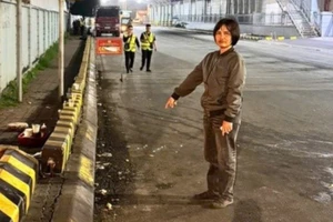 Khởi tố người phụ nữ bán hàng rong, la hét, gây rối tại Cảng hàng không Nội Bài