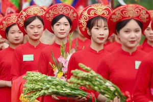 Hàng vạn người dân hành hương về Đền Hùng ngày Giỗ Tổ