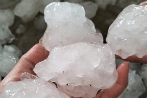 Mưa đá to bằng quả trứng gà ở miền núi Nghệ An
