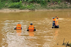 Tìm thấy thi thể hai phụ nữ bị nước cuốn khi kéo vó trên sông Mã
