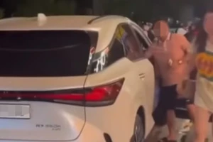 Xác định danh tính nhóm đi trên xe Lexus hành hung cô gái ở Hà Nội