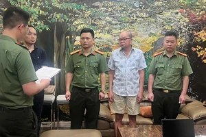 Bắt giam giám đốc doanh nghiệp, thu giữ gần 100 tấn quặng phóng xạ