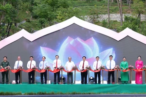 Khánh thành công trình thác 9 tầng tại quê hương Bác Hồ