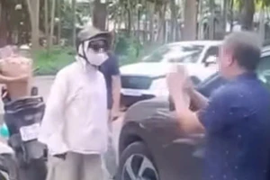 Công an Hà Nội lập hồ sơ xử lý vụ việc người phụ nữ chửi bới, tát tài xế ô tô
