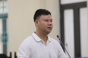 Vụ dùng 2 ô tô khóa đầu khóa đuôi xe đi chúc Tết: Toà phạt tài xế 50 triệu đồng 