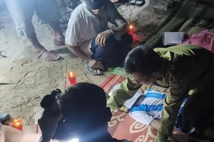 Lật thuyền trên sông Ngàn Phố, 4 người tử vong thương tâm