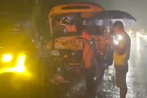 Hiện trường vụ tai nạn liên hoàn 4 xe trên cao tốc, nhiều người bị thương