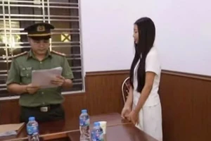 Cô gái lôi kéo 2 người đàn ông tham gia rửa tiền cho nhóm lừa đảo qua mạng 