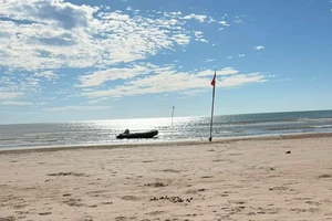Phát hiện thi thể người cha ở bờ biển, con đang mất tích