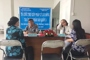 Người cận nghèo được trợ giúp pháp lý miễn phí