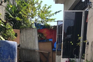 Vụ cãi lệnh tòa chặn lối đi cả xóm: Tòa thay đổi HĐXX