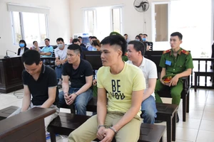 Các luật sư tranh cãi vụ nhân chứng bị khởi tố tội giết người