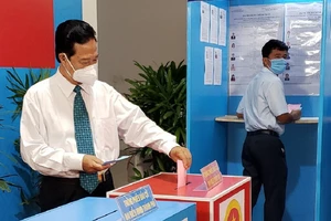 Nguyên Thủ tướng Nguyễn Tấn Dũng đi bầu cử