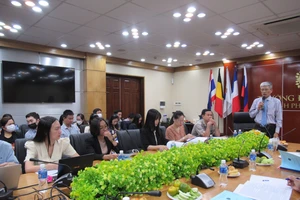 Rắc rối khi giao con chưa thành niên