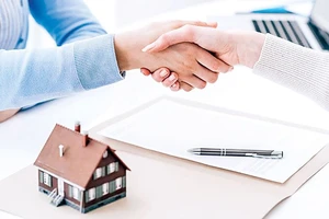 Mua nhà, đất đang thế chấp ngân hàng có được không?