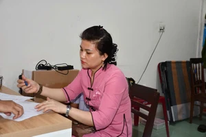 Bé trai 14 tháng tuổi bị bạo hành đã qua đời, tội danh của bảo mẫu có thay đổi?