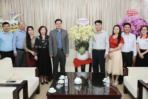 Trường ĐH Luật TP.HCM và nhiều đoàn đến thăm, chúc mừng Báo Pháp Luật TP.HCM 