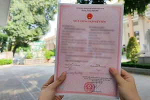 Phát hiện con trai lấy vợ khi chưa đủ tuổi, cha nhờ tòa hủy việc kết hôn trái luật