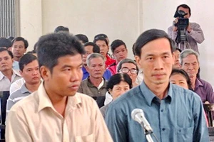 Hai bị cáo tại phiên xử đầu vào đầu năm 2015