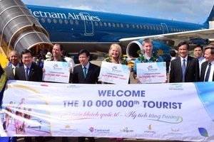 Việt Nam đón du khách quốc tế thứ 10 triệu