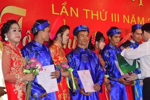 Đám cưới tập thể của 17 cặp đôi ở Sóc Trăng