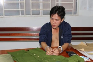 Đi tù vì mạo danh công an, ra tù tiếp tục mạo danh