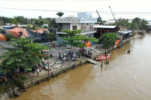 Chìm sà lan ở Tiền Giang, 2 vợ chồng mất tích ​