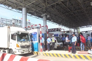 BOT Cai Lậy thu phí trở lại sau khi xả trạm