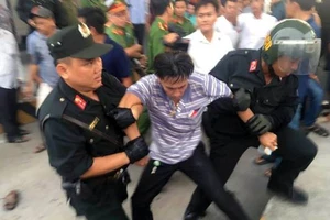 Hai người bị tạm giữ tại BOT Cai Lậy đã ra về