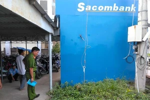 Trụ ATM nghi bị trộm cạy phá