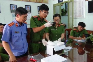 Bắt ổ ma túy, phát hiện thêm súng rulo