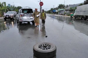 Tông xe liên hoàn trên đường dẫn cao tốc TP.HCM - Trung Lương