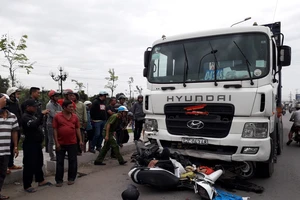 Công an Long An sẽ khởi tố vụ container tông hàng loạt xe máy