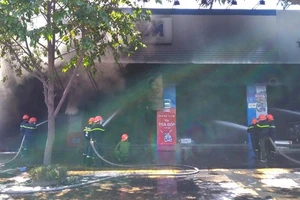 Cháy dữ dội cửa hàng xe máy ở TP. Mỹ Tho