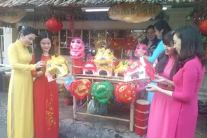 Cả trời ấu thơ trong 'Sắc xuân miệt vườn'