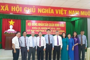 -HĐND quận Ninh Kiều miễn nhiệm chức danh Chủ tịch UBND quận đối với ông Dương Tấn Hiển - ảnh Cẩm Giang
