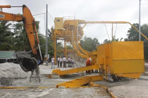 Nhà máy chế biến cát biển thành cát sạch đạt tiêu chuẩn cát xây dựng đầu tiên của Việt Nam chính thức hoạt động và cung ứng sản phẩm, ảnh HÙNG LONG