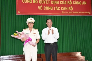 Đại tá Đại tá Võ Hùng Minh – Giám đốc Công an tỉnh Bến Tre (bìa trái) - ảnh CTV CA