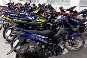 1 thiếu tá cảnh sát giao thông bị quái xế tông gãy chân 