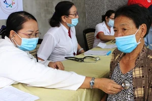 Người dân nghèo Kiên Giang ấm áp với phiên chợ 0 đồng