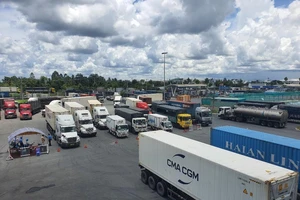 Ùn xe nghiêm trọng ở khu vực trung chuyển hàng hóa TP Cần Thơ