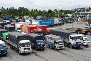 Xe chở hàng vẫn ùn ứ ở Cần Thơ sau chỉ đạo của Bộ trưởng Bộ GTVT