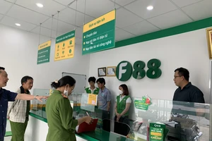 Công an Cần Thơ kiểm tra các điểm kinh doanh của công ty F88 