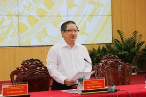 ông Trần Việt Trường, Chủ tịch UBND TP Cần Thơ chủ trì phiên họp UBND TP thường kỳ nhằm thảo luận và đánh giá tình hình KT-XH tháng 4 và triển khai nhiệm vụ trọng tâm tháng 5 năm 2023.Ảnh: N.T