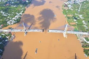 Cầu Mỹ Thuận 2 tăng tốc chuẩn bị ngày hợp long sau 40 tháng thi công