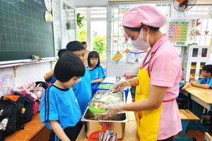 Đại diện Sở GD&ĐT TP.HCM nói về suất ăn trưa bán trú tại trường học