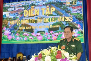 Trung tướng Nguyễn Xuân Dắt - Tư lệnh Quân khu 9 phát biểu khai mạc diễn tập khu vực phòng thủ tỉnh Bạc Liêu. Ảnh: baclieu.gov.vn