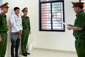 Người đàn ông có 4 tiền án bị bắt vì trộm tài sản ở các trạm biến áp