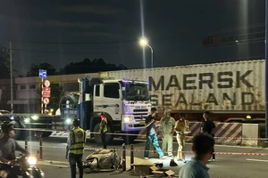 Bình Dương: Va chạm với xe đầu kéo, một phụ nữ tử vong